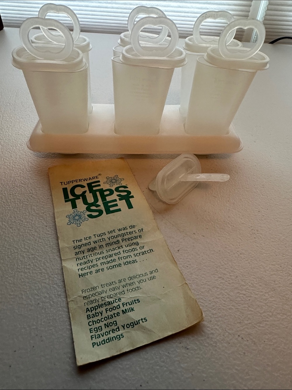 Tupperware Frosted White Popsicle Mold Set with Tray and Handles